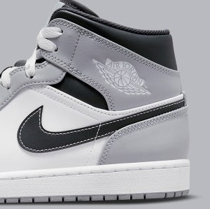 Air Jordan 1 Mid
"Light Smoke Grey" (GS)