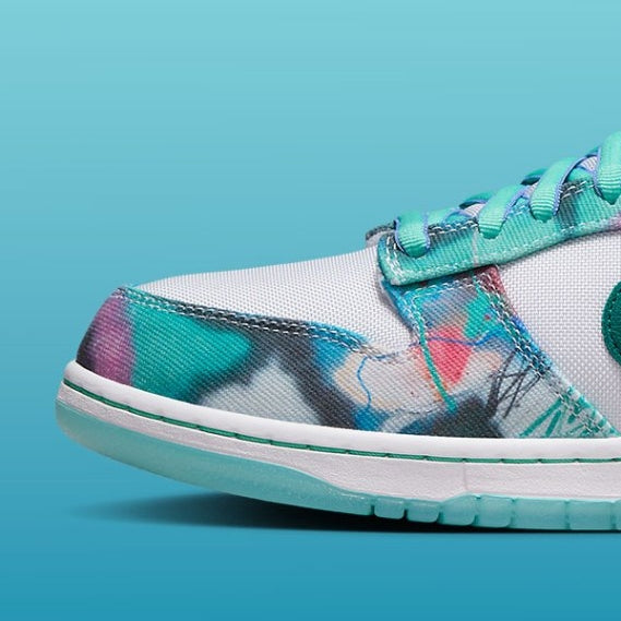 Nike SB Dunk Low
"Futura Laboratories Bleached Aqua"