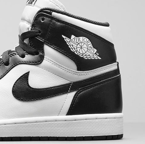 Air Jordan 1 Retro
"Black White"