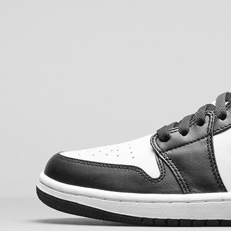 Air Jordan 1 Retro
"Black White"