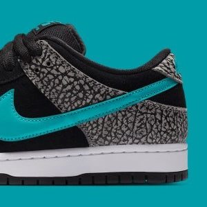 Nike SB Dunk Low
"Atmos Elephant"