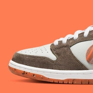 Nike SB Dunk Low
"Crushed D.C."