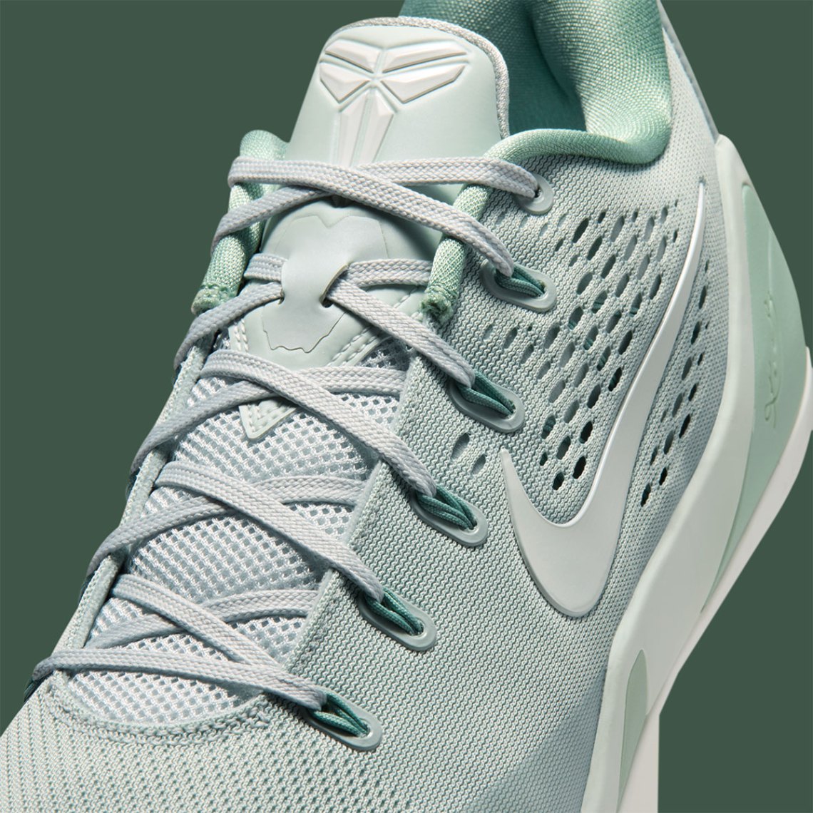 Kobe 9 Elite Low Protro
"Light Silver Steam"