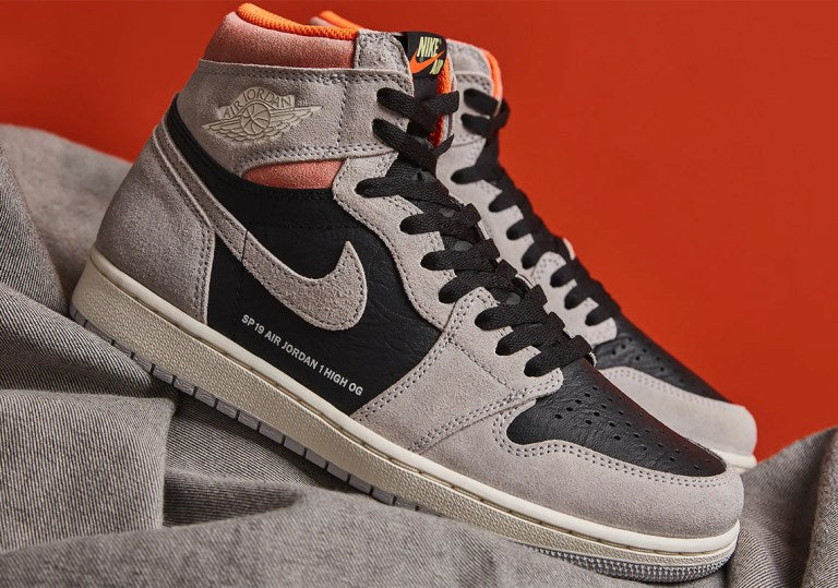 Air Jordan 1 Retro High
"Neutral Grey Hyper Crimson"