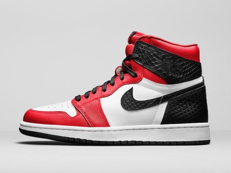 Air Jordan 1 Retro High
"Satin Snake Chicago"