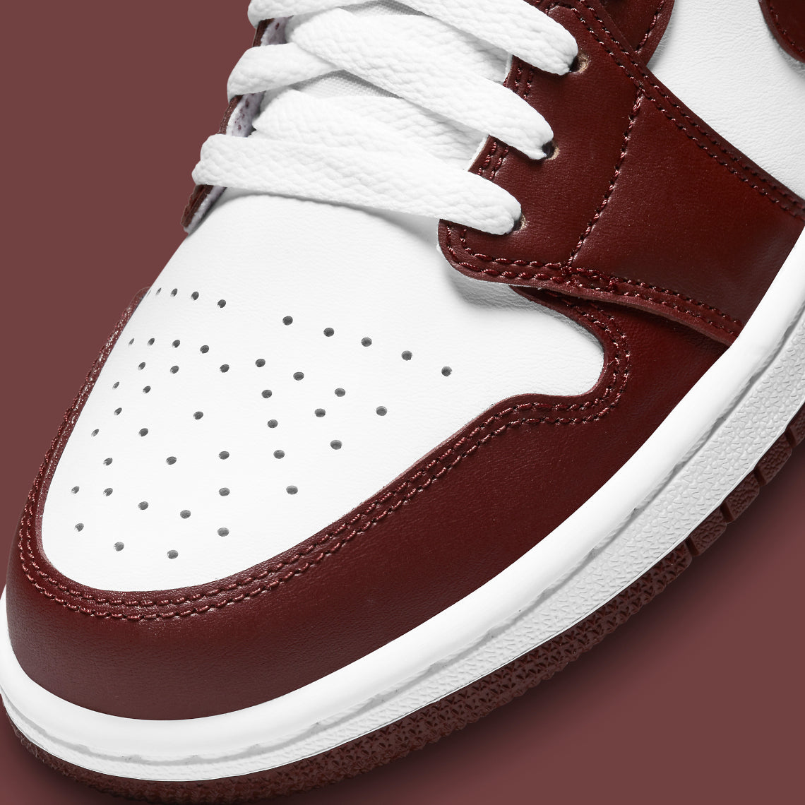 Air Jordan 1 Low
"Team Red"