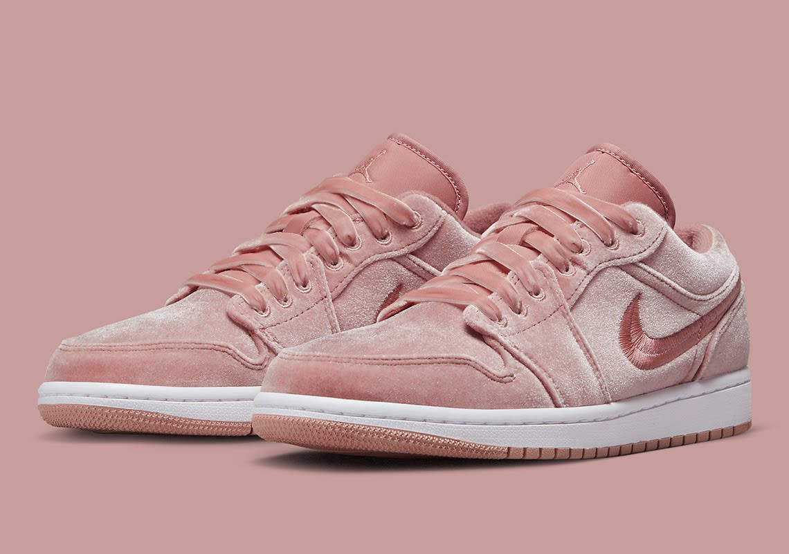 Air Jordan 1 Low SE
"Pink Velvet" (Women's)