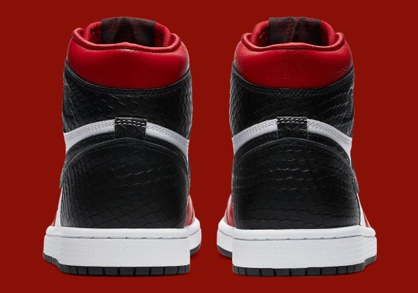 Air Jordan 1 Retro High
"Satin Snake Chicago"