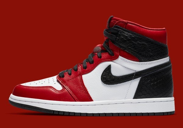 Air Jordan 1 Retro High
"Satin Snake Chicago"