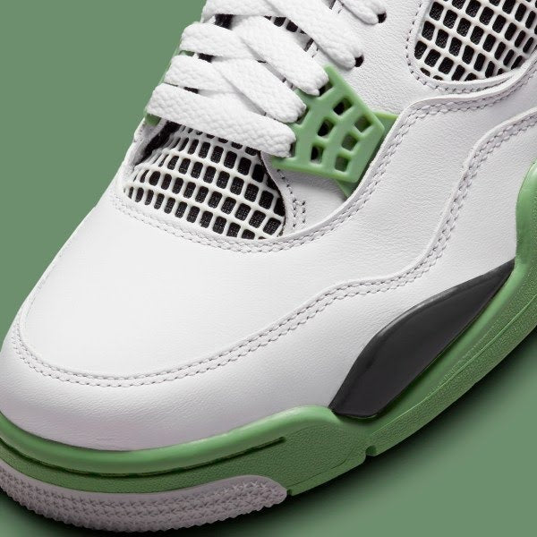 Air Jordan 4 Retro
"Seafoam" (Women's)