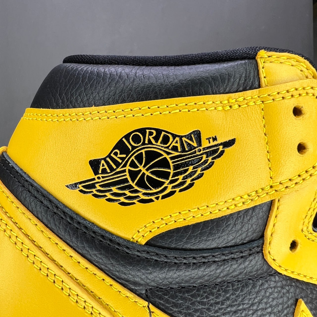 Air Jordan 1 High "Pollen"