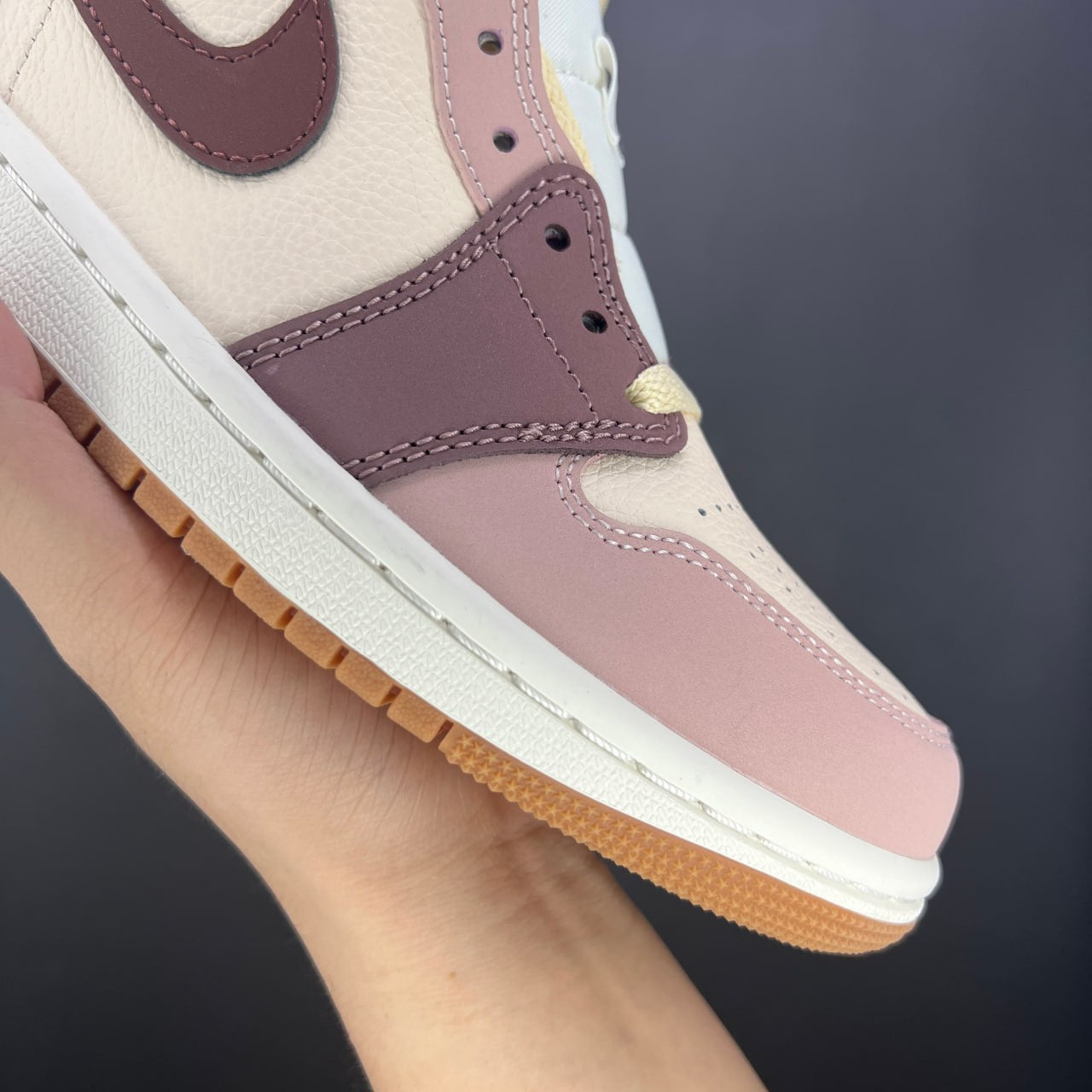 Air Jordan 1 Mid SE
"Dark Pony Smoky Mauve"