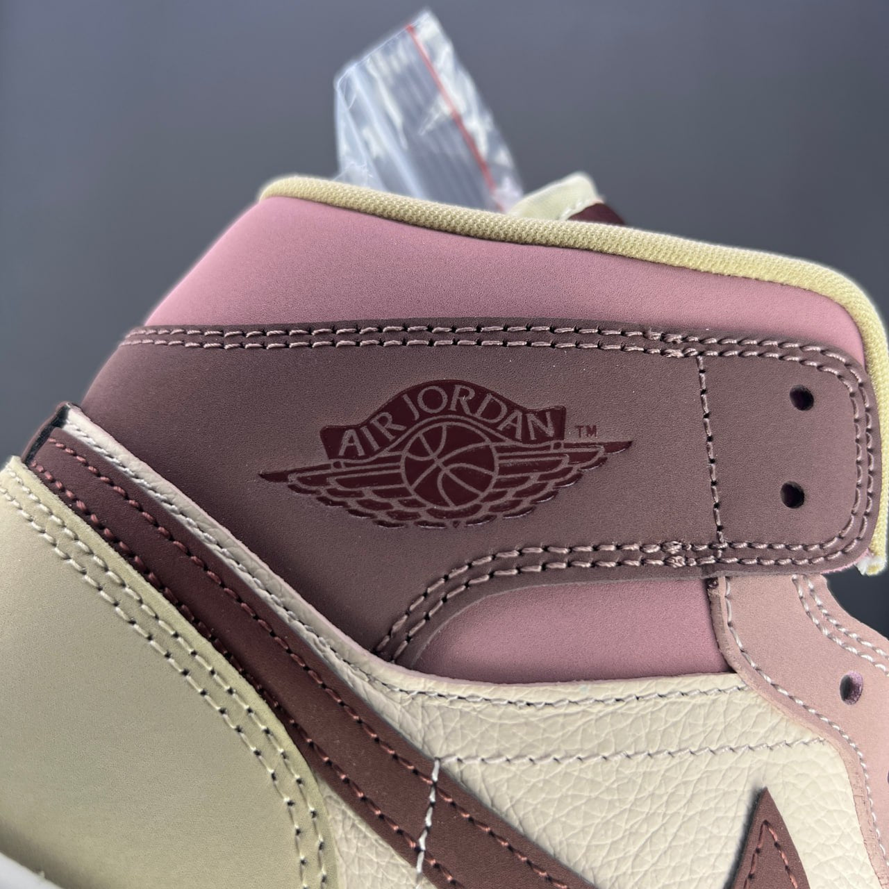 Air Jordan 1 Mid SE
"Dark Pony Smoky Mauve"