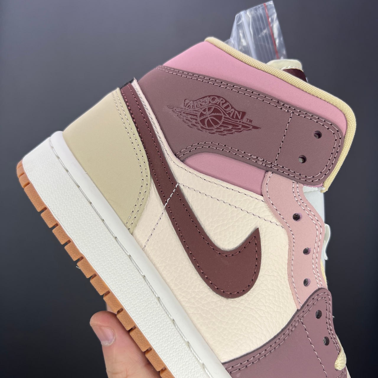 Air Jordan 1 Mid SE
"Dark Pony Smoky Mauve"