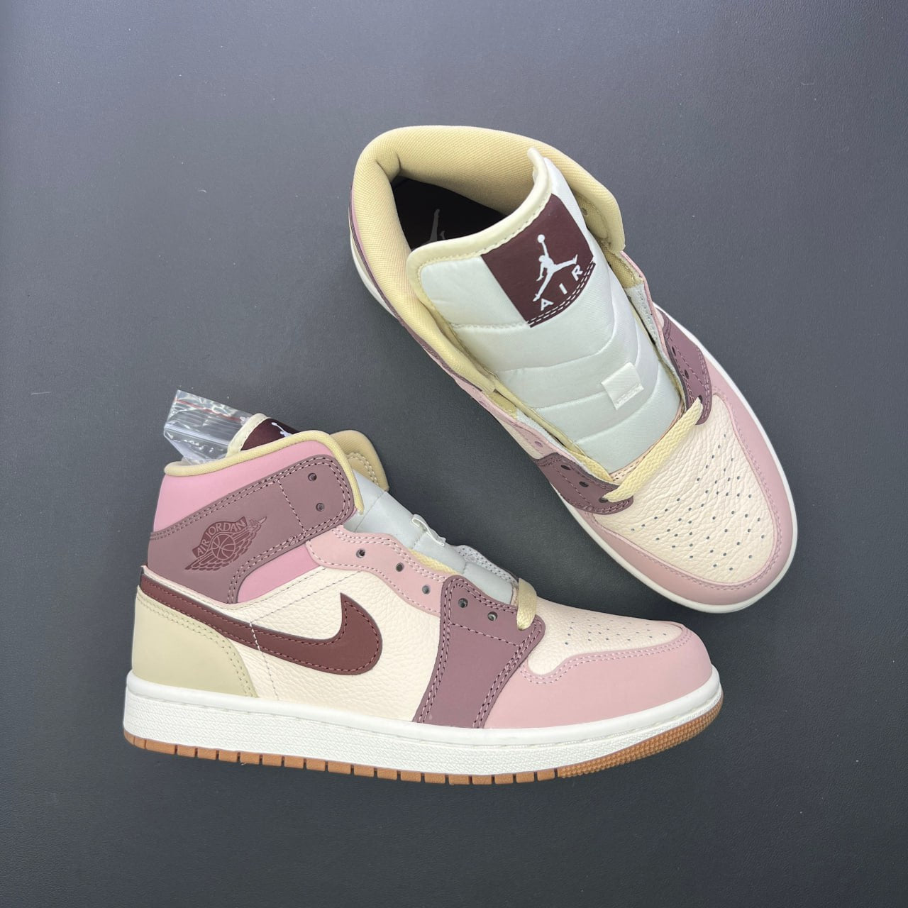 Air Jordan 1 Mid SE
"Dark Pony Smoky Mauve"