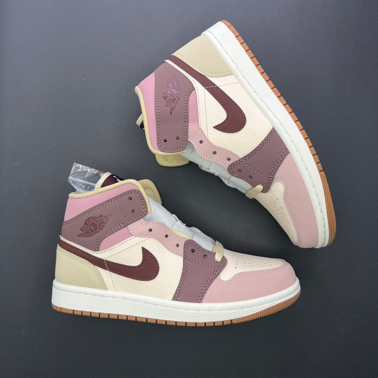 Air Jordan 1 Mid SE
"Dark Pony Smoky Mauve"