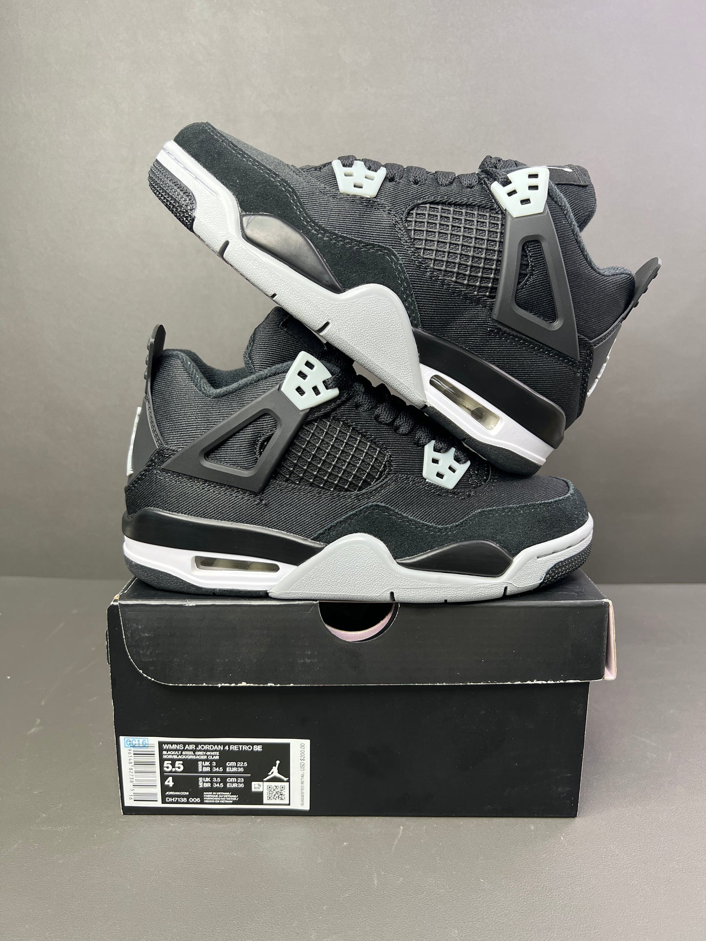 Air Jordan 4 Retro SE
"Black Canvas"