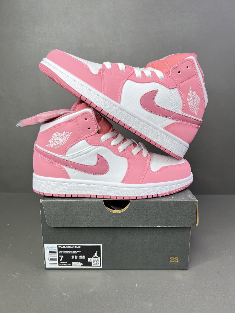 Air Jordan 1 Mid
"Valentine's Day"sapatos