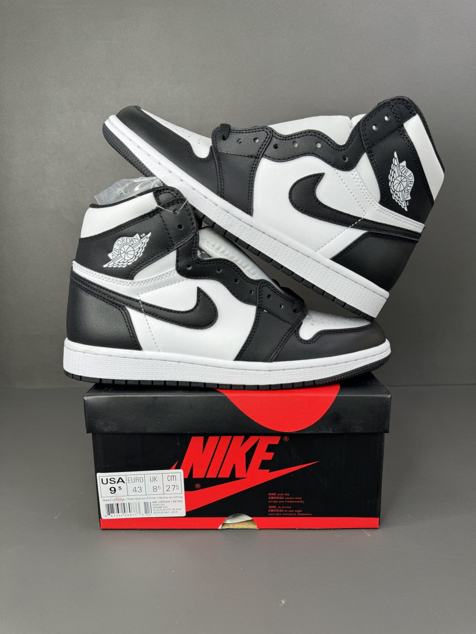 Air Jordan 1 Retro
"Black White"