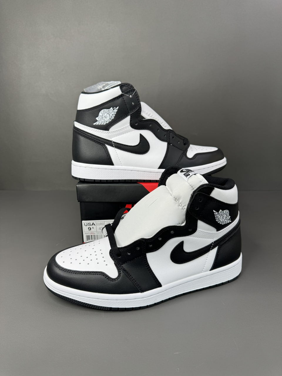 Air Jordan 1 Retro
"Black White"