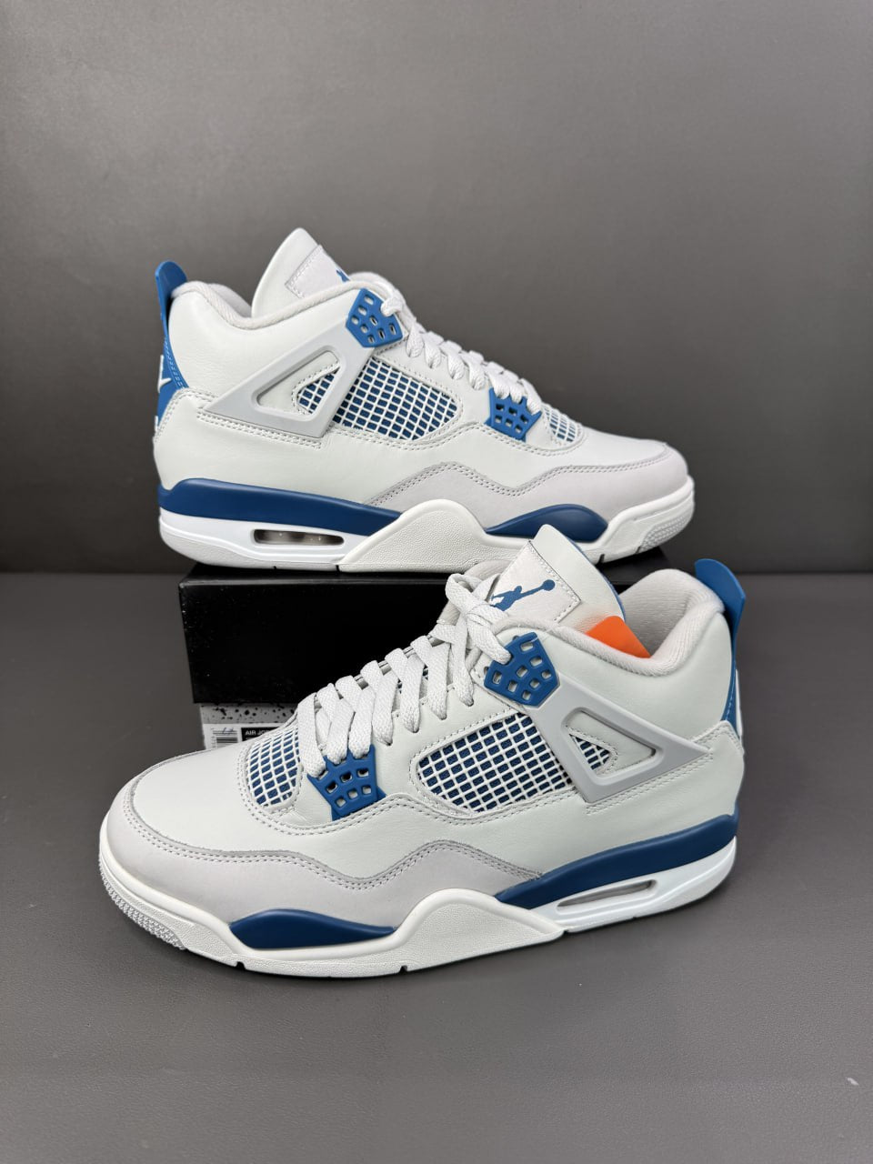 Air Jordan 4 Retro
"Military Blue"