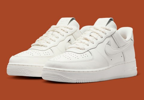 Air Force 1 Low '07 LV8
"Needlework" (Women's)