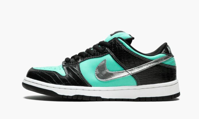 Nike SB Dunk Low
"Diamond Supply Co."