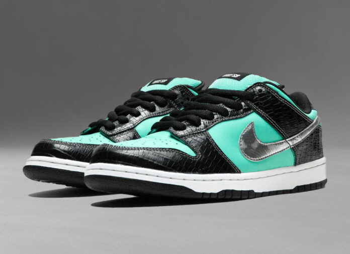 Nike SB Dunk Low
"Diamond Supply Co."