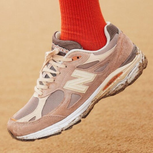 New Balance 990v3 x
MiUSA size? "Exclusive Orange Cream"