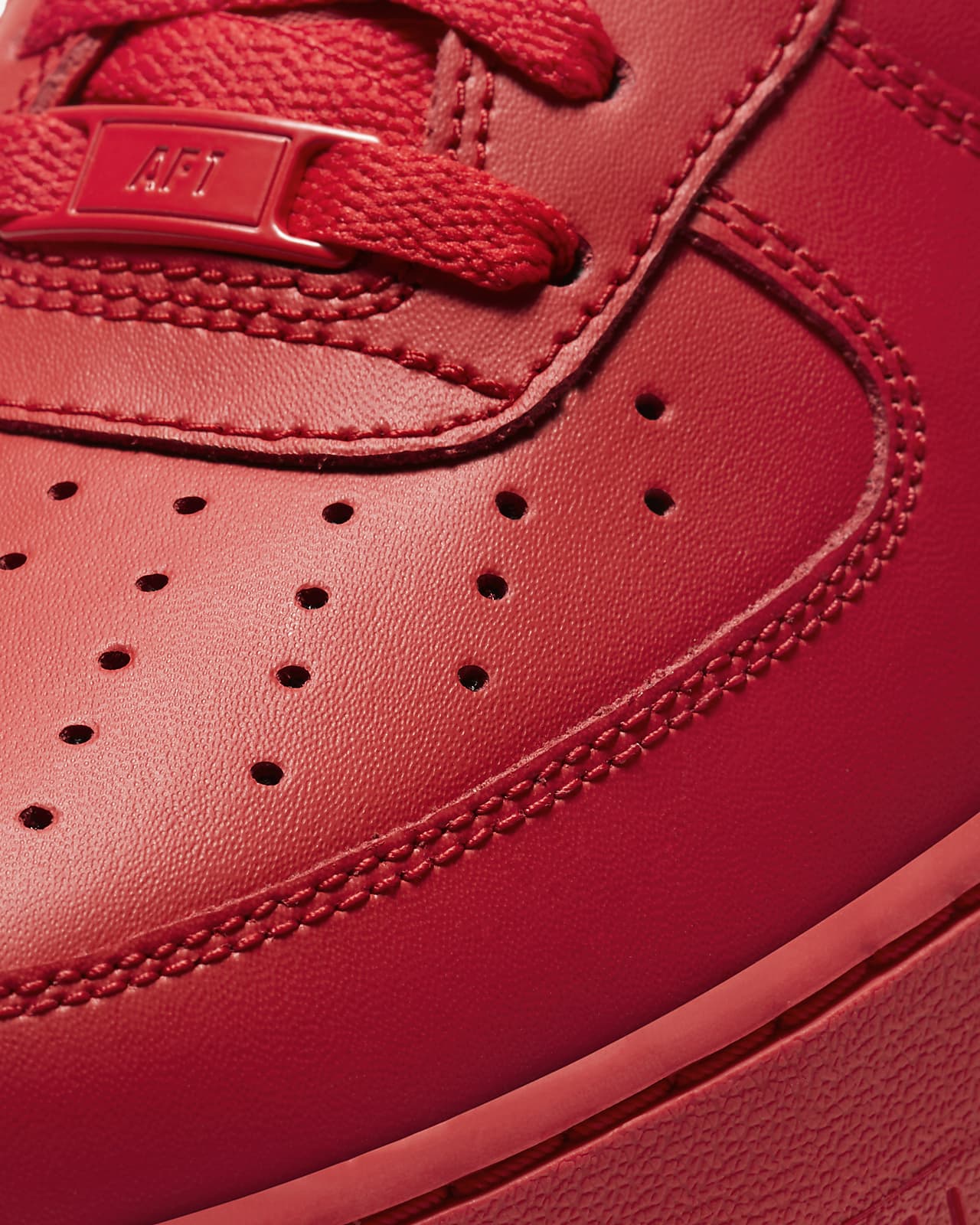 Air Force 1 Low '07 LV8
"Triple Red"