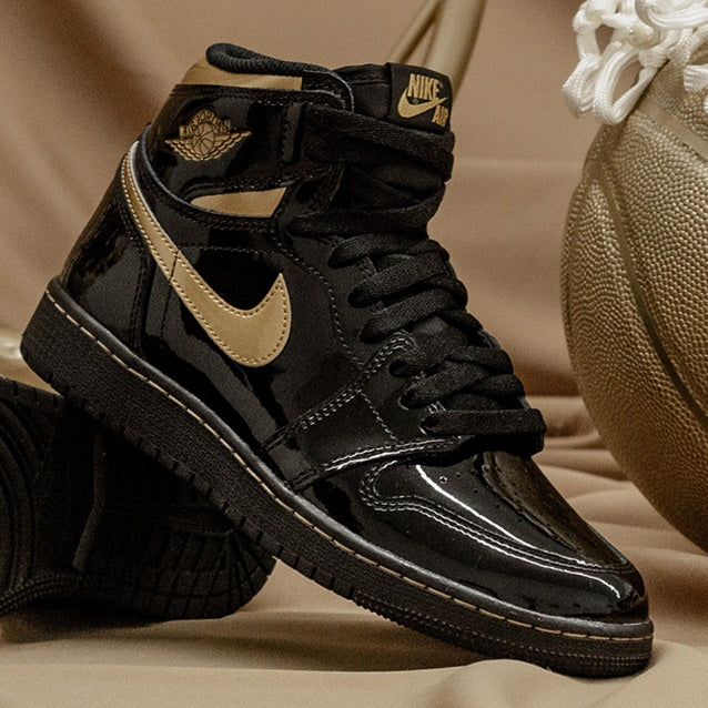 Air Jordan 1 Retro High
"Black Metallic Gold"