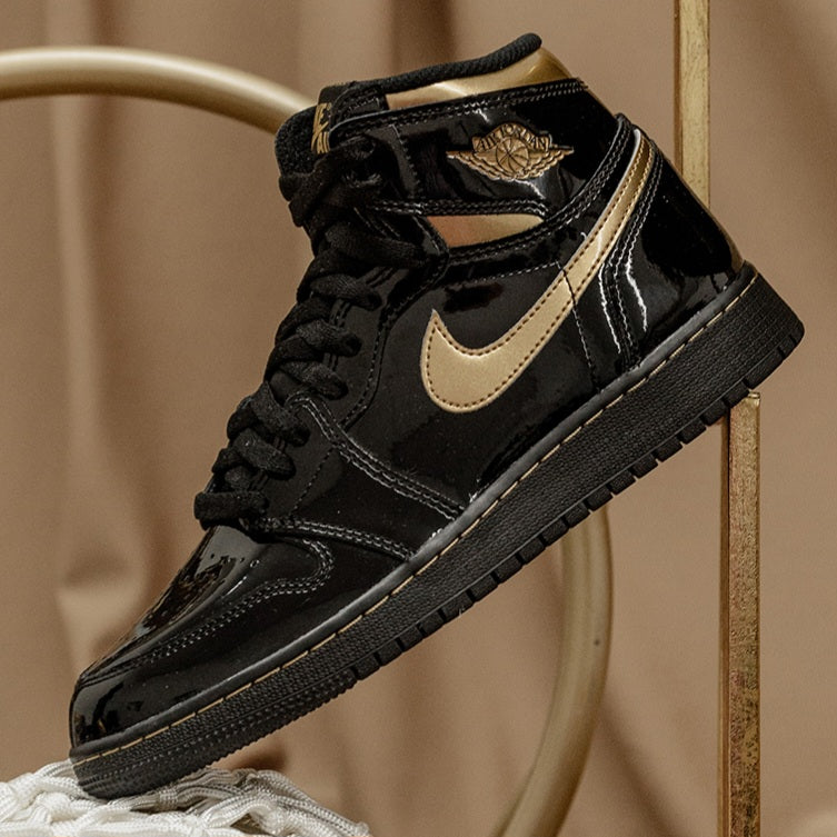 Air Jordan 1 Retro High
"Black Metallic Gold"