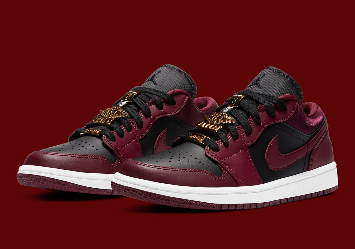 Air Jordan 1 Low
"Dark Beetroot Black" (Women's)