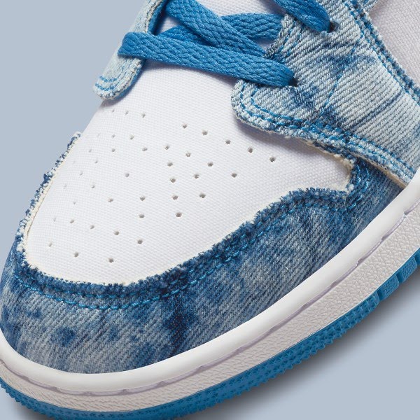 Air Jordan 1 Low
"Washed Denim"