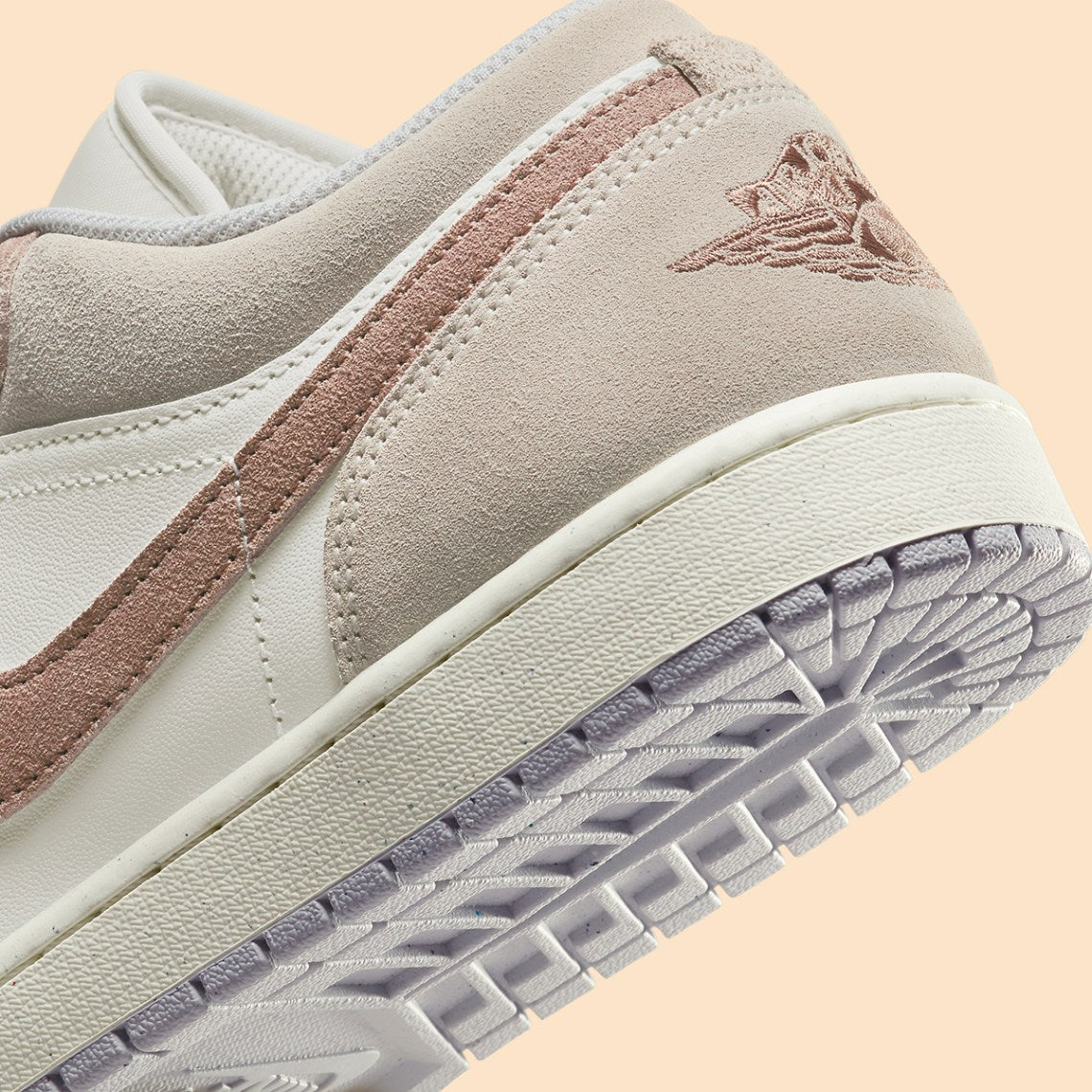 Air Jordan 1 Low SE
"Legend Light Brown"