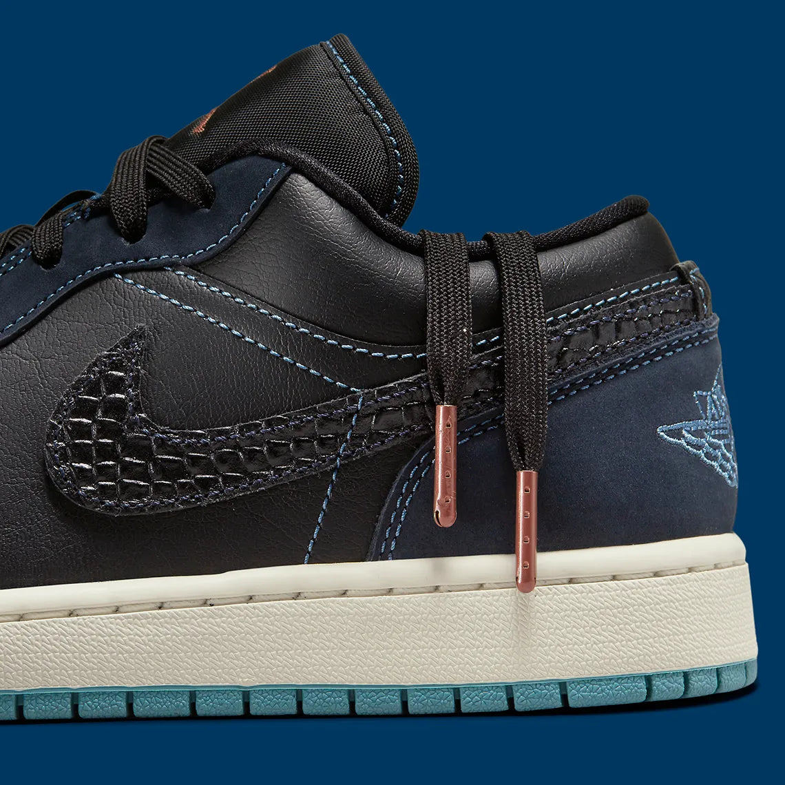 Air Jordan 1 Low SE
"Black Dark Obsidian Snakeskin"