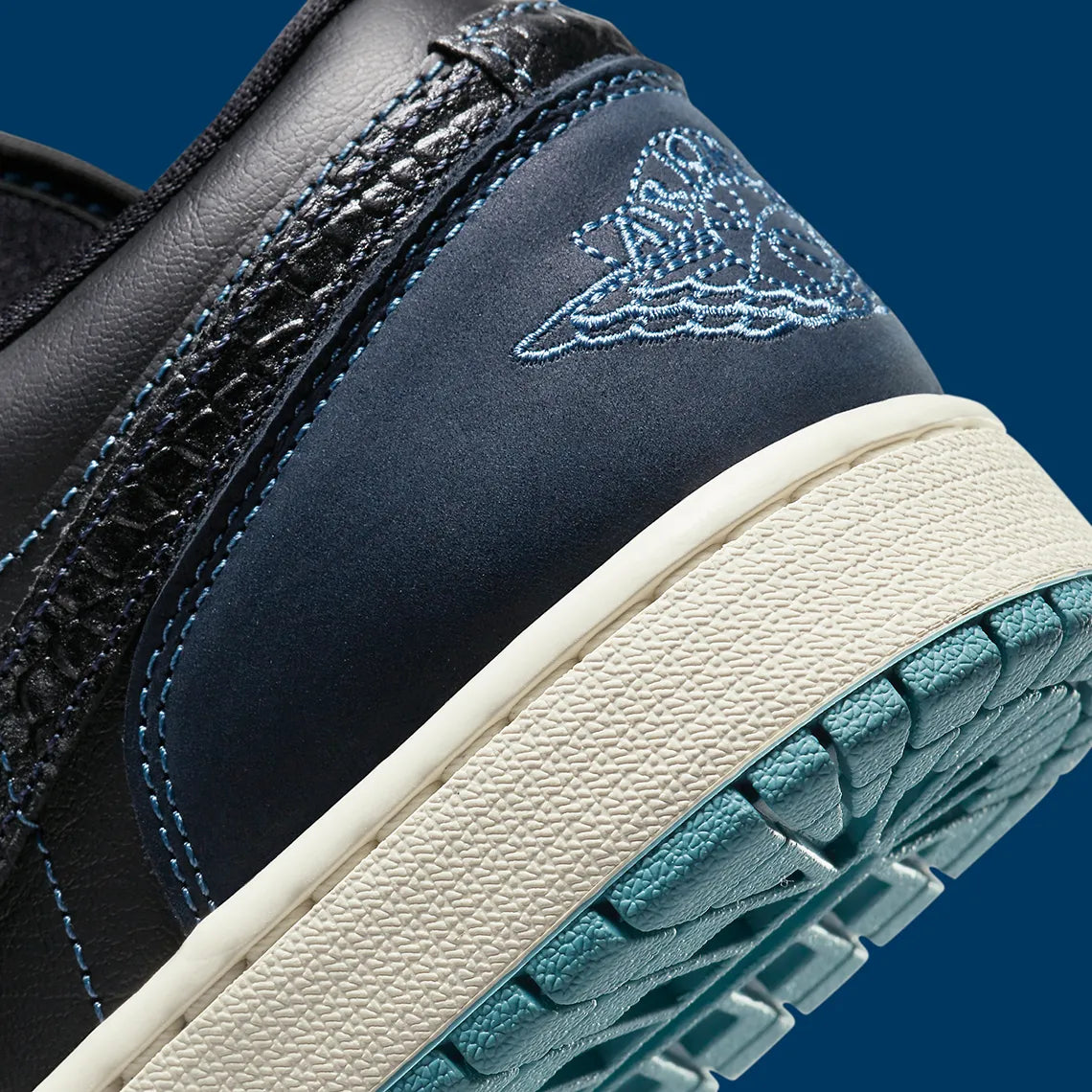 Air Jordan 1 Low SE
"Black Dark Obsidian Snakeskin"