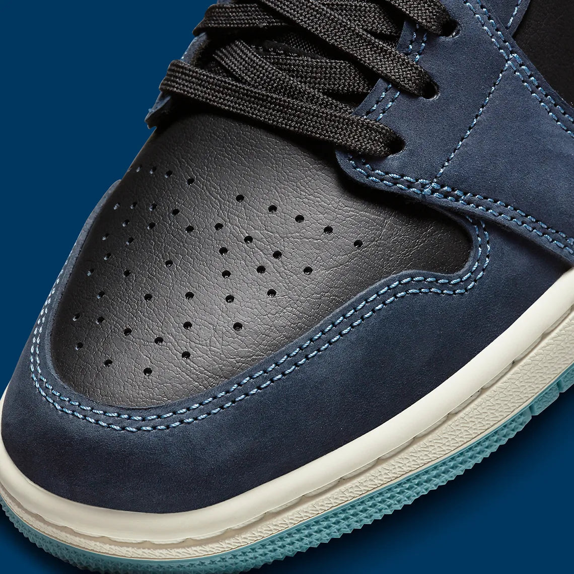 Air Jordan 1 Low SE
"Black Dark Obsidian Snakeskin"