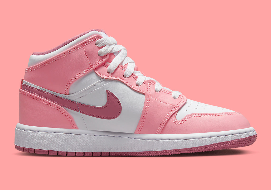 Air Jordan 1 Mid
"Valentine's Day"sapatos