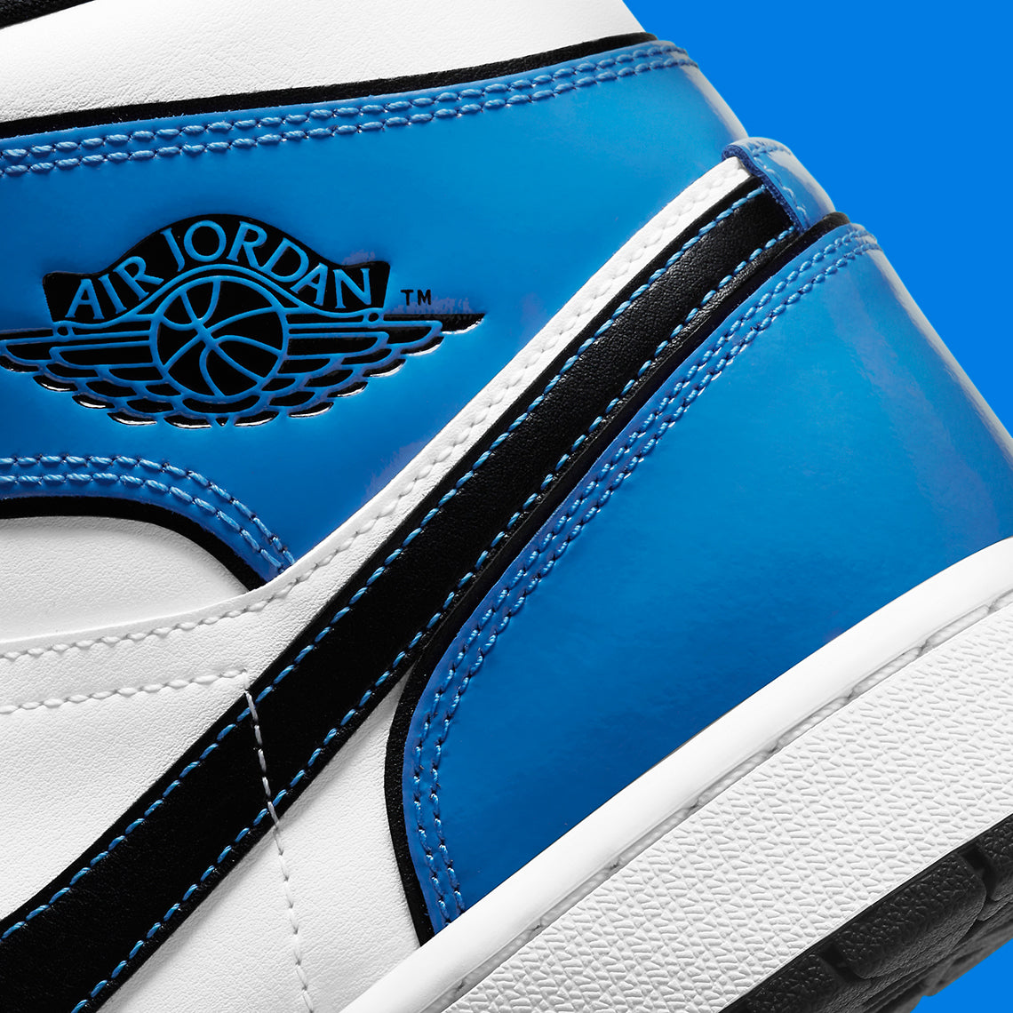 Air Jordan 1 Mid
"Signal Blue"