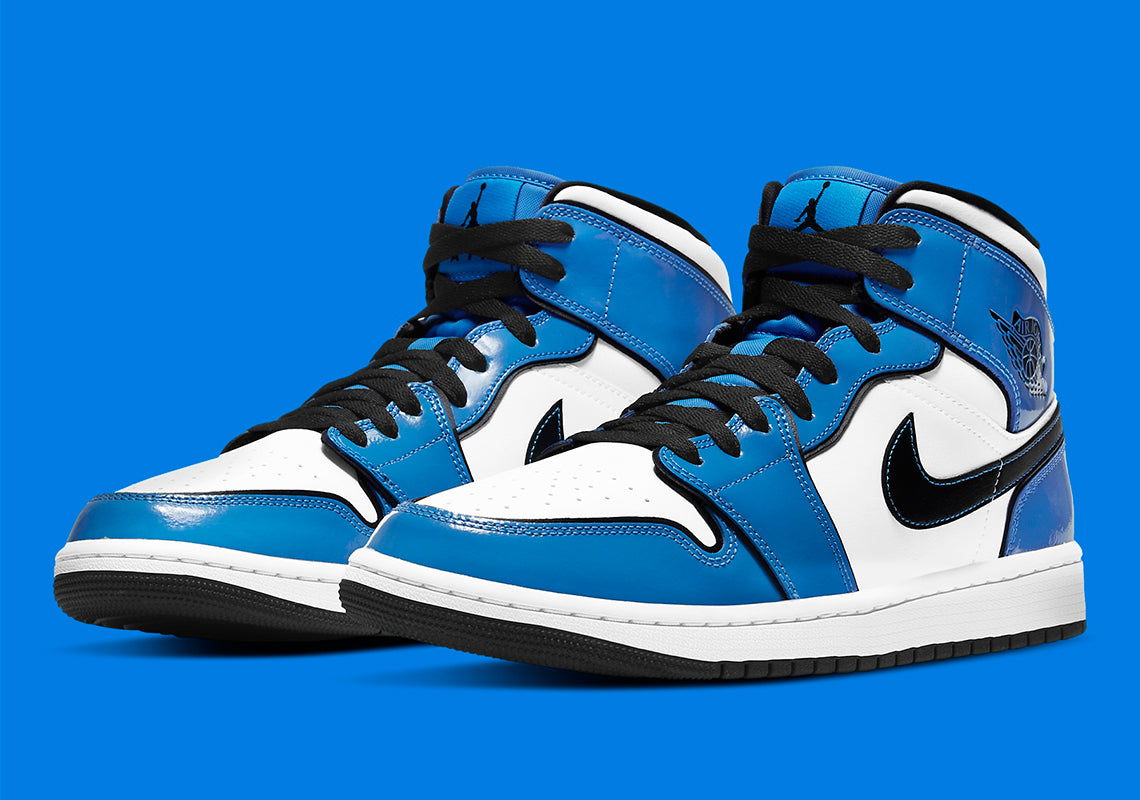 Air Jordan 1 Mid
"Signal Blue"