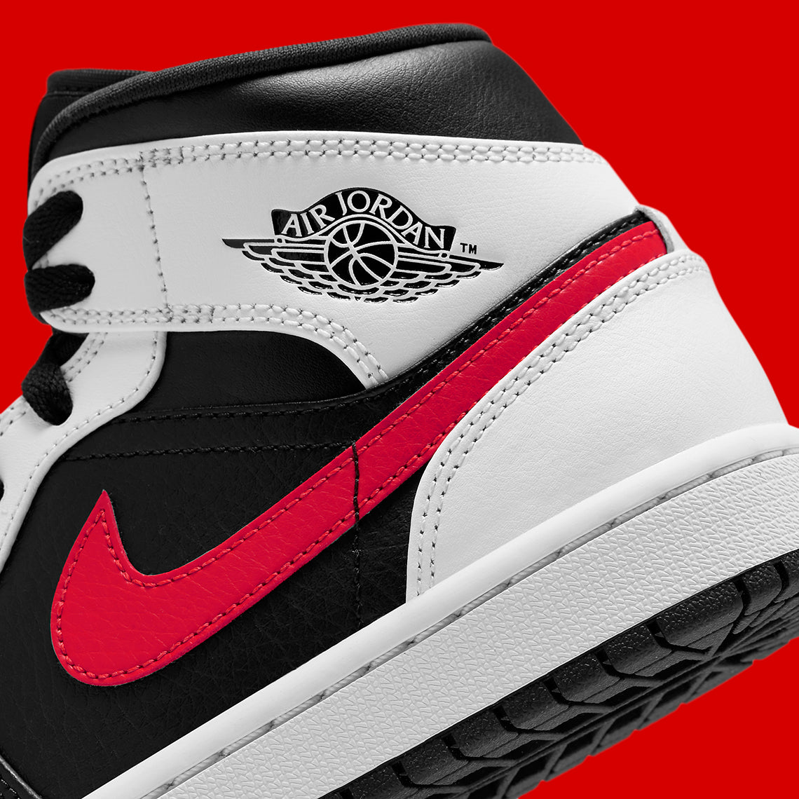 Air Jordan 1 Mid
"Black Chile Red White"