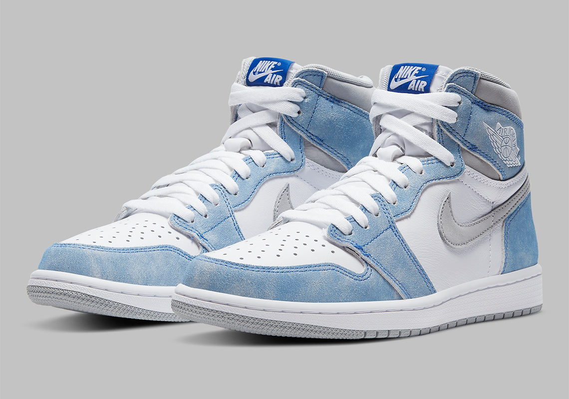 Air Jordan 1 Retro High
"Hyper Royal Smoke Grey"