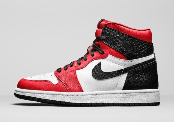 Air Jordan 1 Retro High
"Satin Snake Chicago"