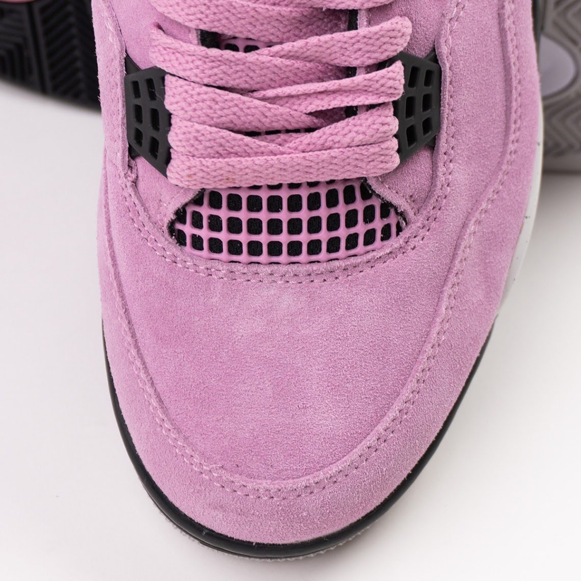 Air Jordan 4 Retro
Orchid (Women's)