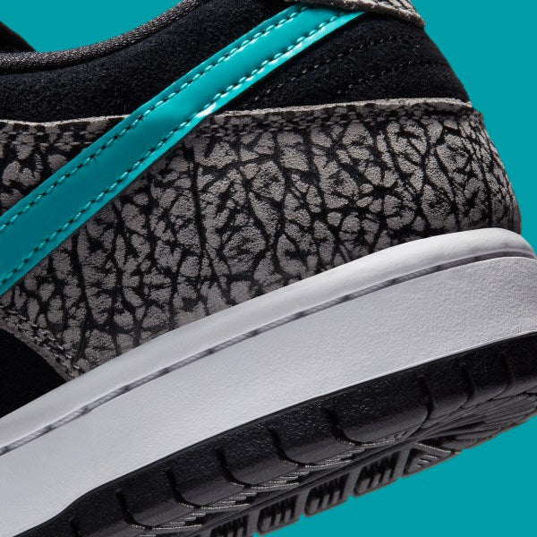 Nike SB Dunk Low
"Atmos Elephant"