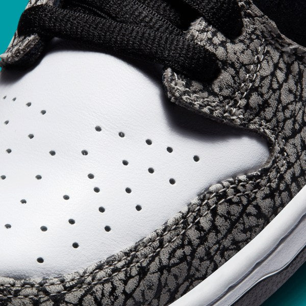 Nike SB Dunk Low
"Atmos Elephant"