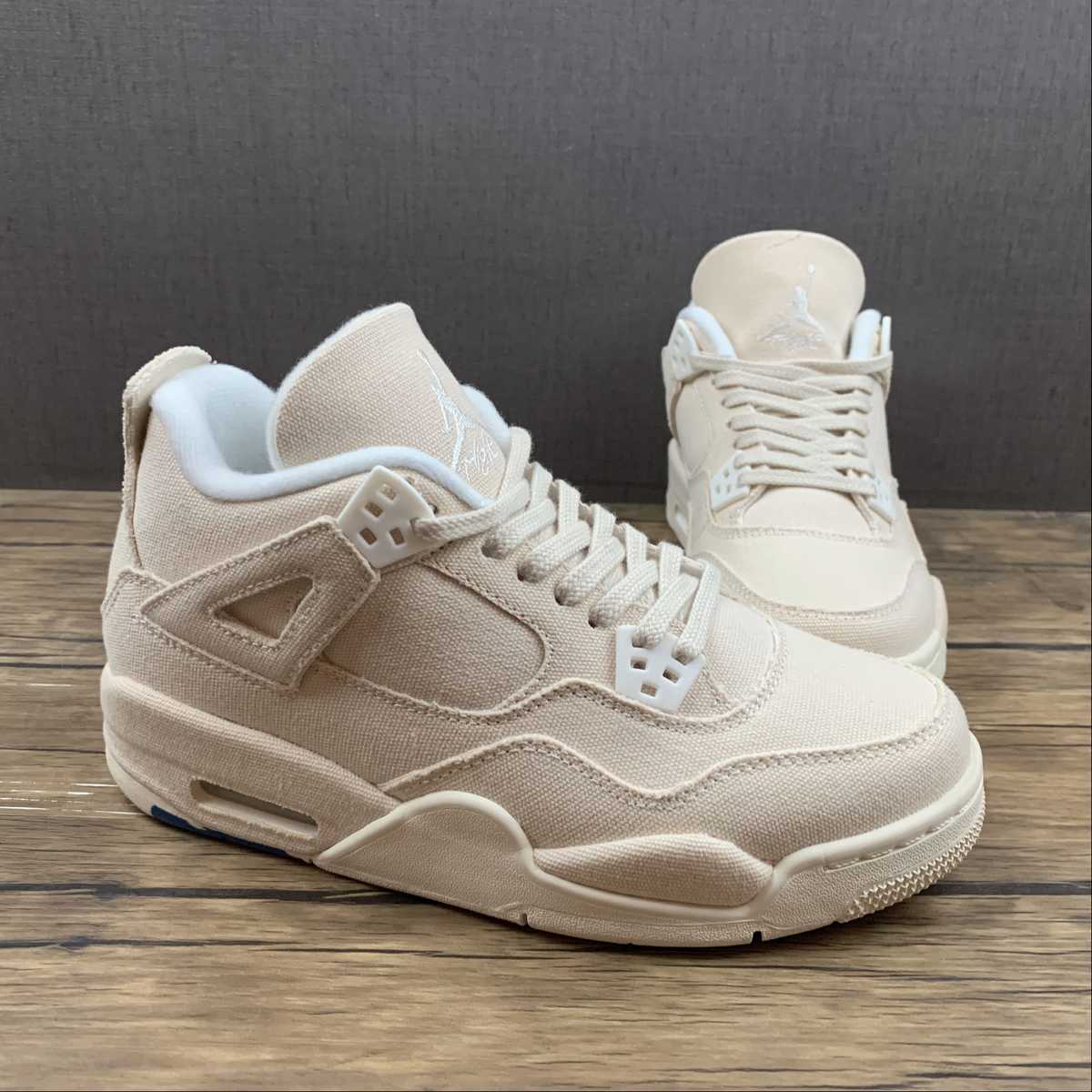 Air Jordan 4 Retro
"Blank Canvas"