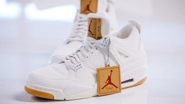 Air Jordan 4 Retro
"Levi's White" (Levi's Tag)