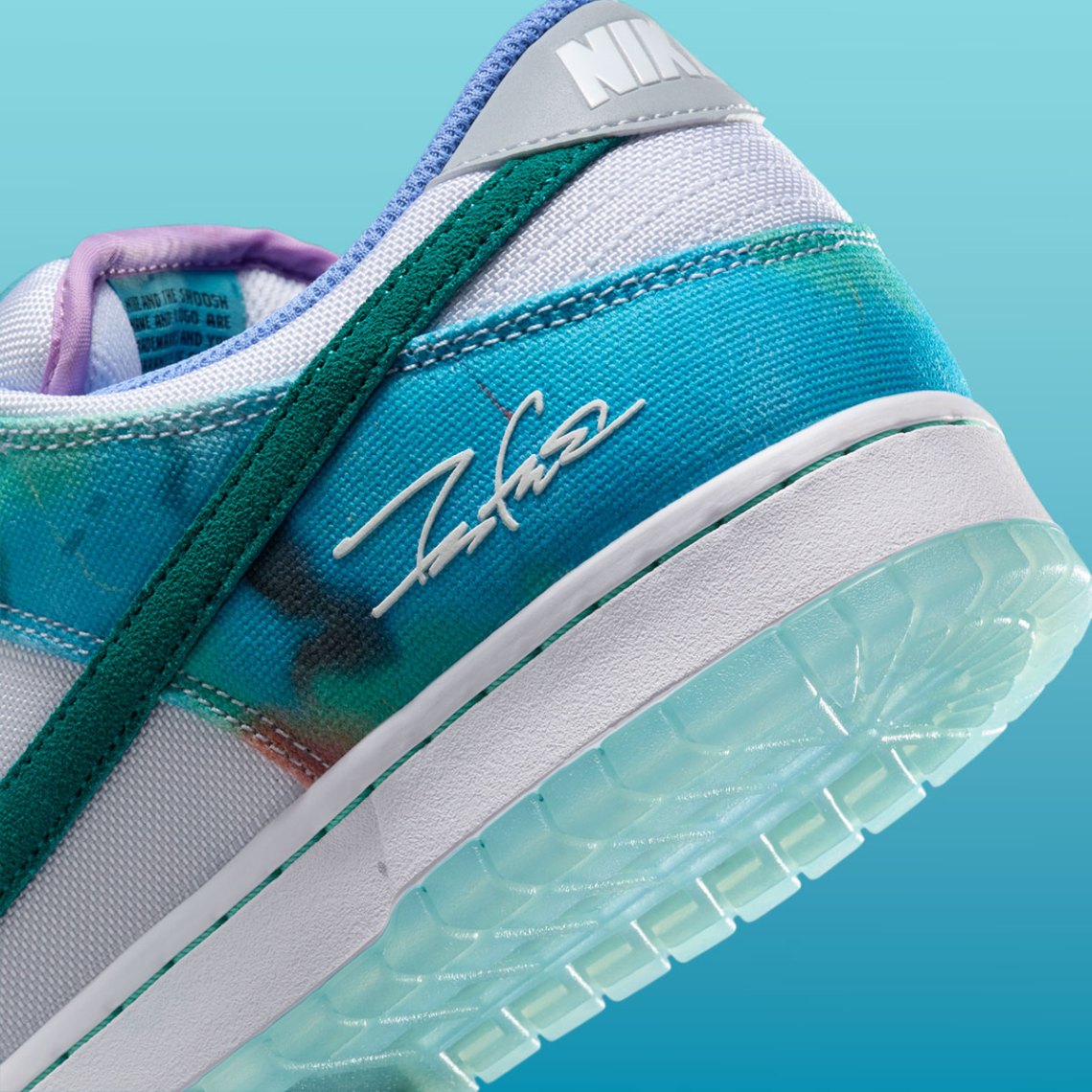 Nike SB Dunk Low
"Futura Laboratories Bleached Aqua"